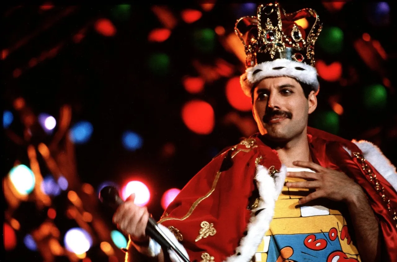 Zdjęcie The Show Must Go On - tekst i znaczenie kultowej piosenki Queen