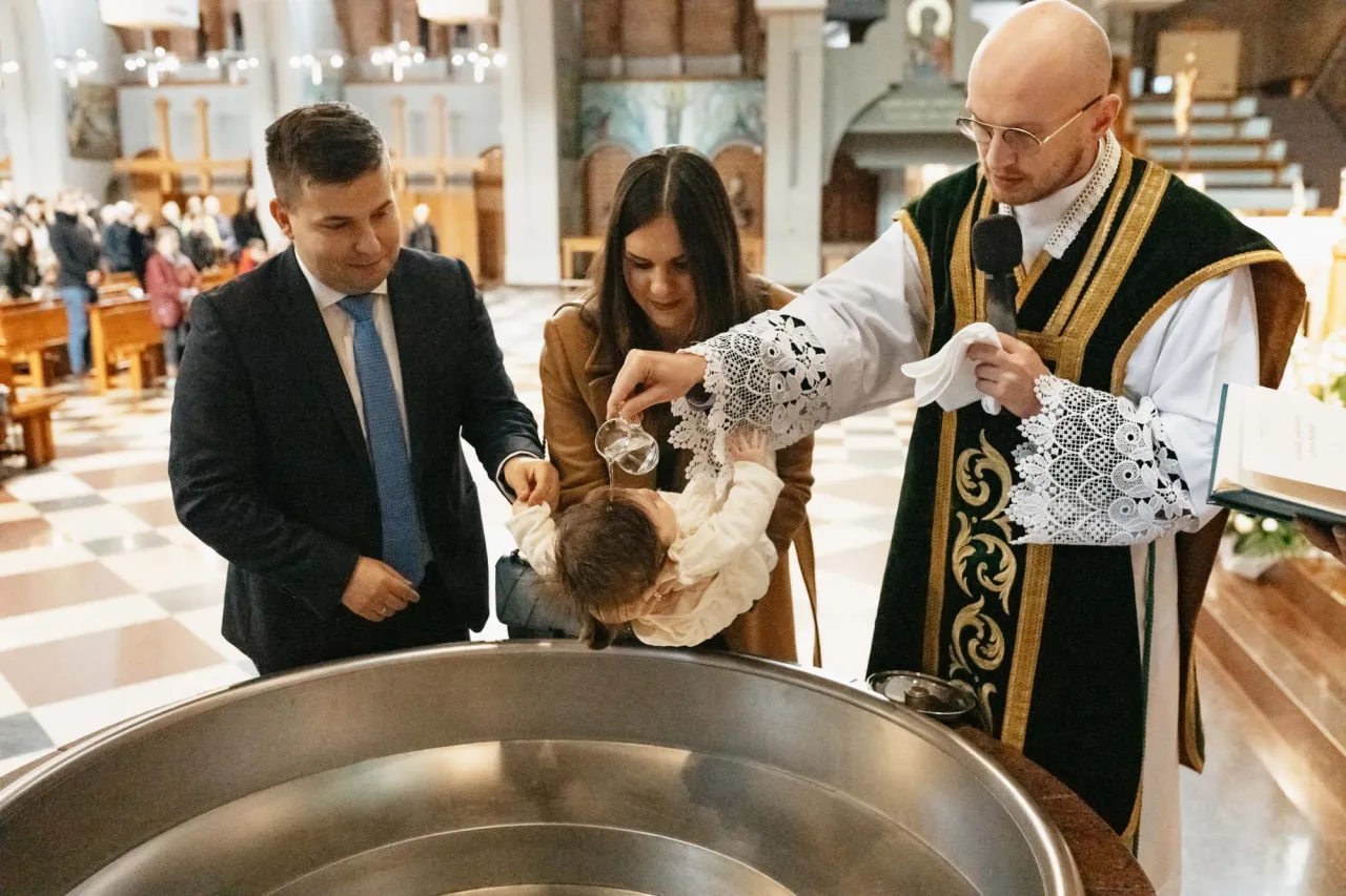 Zdjęcie Ile za fotografa na chrzest? Ceny, które mogą cię zaskoczyć