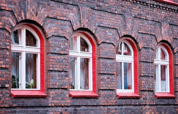 Zdjęcie Dlaczego okna na Śląsku są czerwone i co kryje ich historia