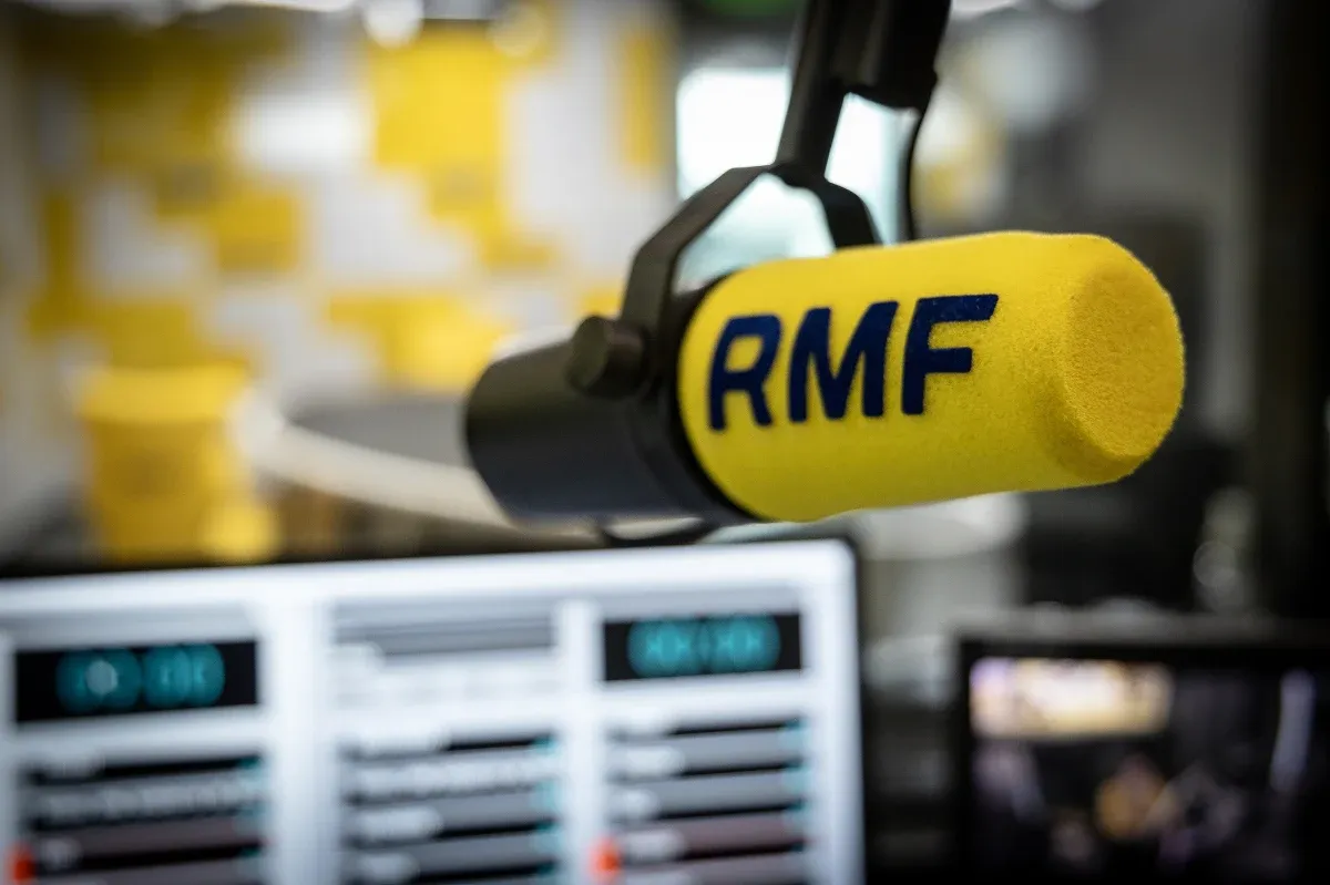 Zdjęcie Na jakiej częstotliwości jest RMF FM? Sprawdź lokalne nadajniki w Polsce