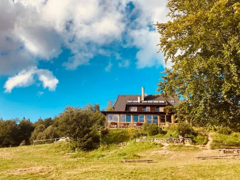 Zdjęcie Bacówka nad Wierchomlą - historia, noclegi i atrakcje w Beskidach