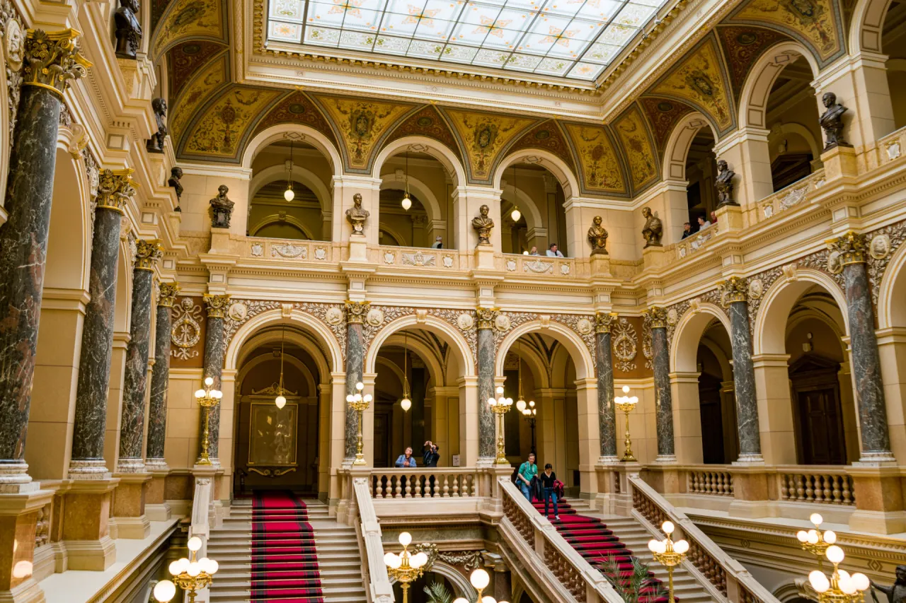Zdjęcie Muzeum sztuki Praga: odkryj niezwykłe wystawy i unikalne doświadczenia