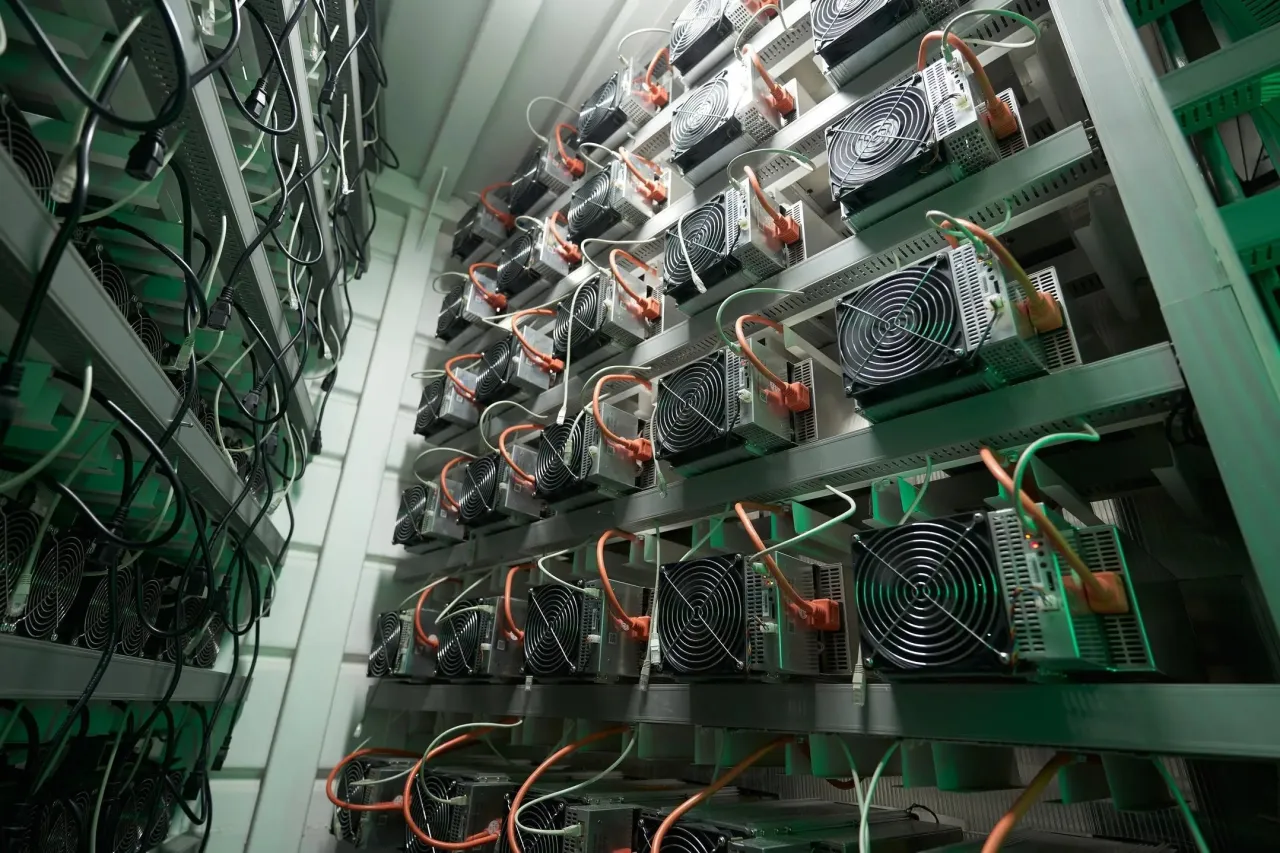 Zdjęcie Koparka kryptowalut – co to jest i czy naprawdę się opłaca?