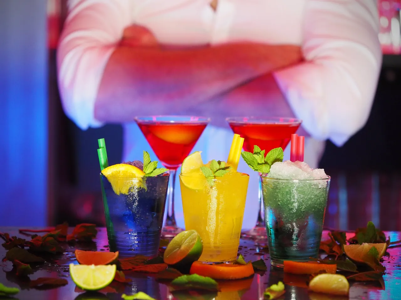 Zdjęcie Ile zarabia przeciętny barman? Zaskakujące fakty o wynagrodzeniach