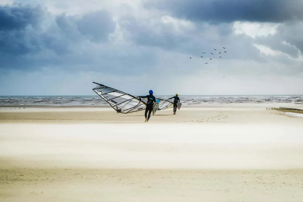 Zdjęcie Ile trwa nauka windsurfingu? Poznaj czas potrzebny na opanowanie podstaw
