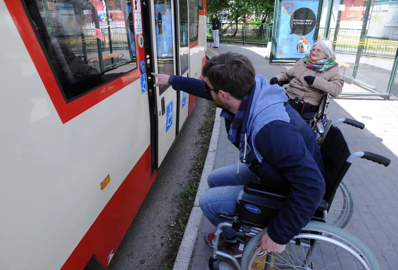 Zdjęcie Czy wózek inwalidzki jest pojazdem? Sprawdź, co mówi prawo