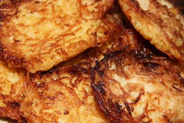 Zdjęcie Jak podgrzać placki ziemniaczane żeby były chrupiące i smaczne