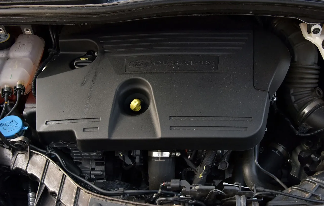 Zdjęcie Ford C-Max jaki silnik benzynowy wybrać, aby zaoszczędzić na paliwie?