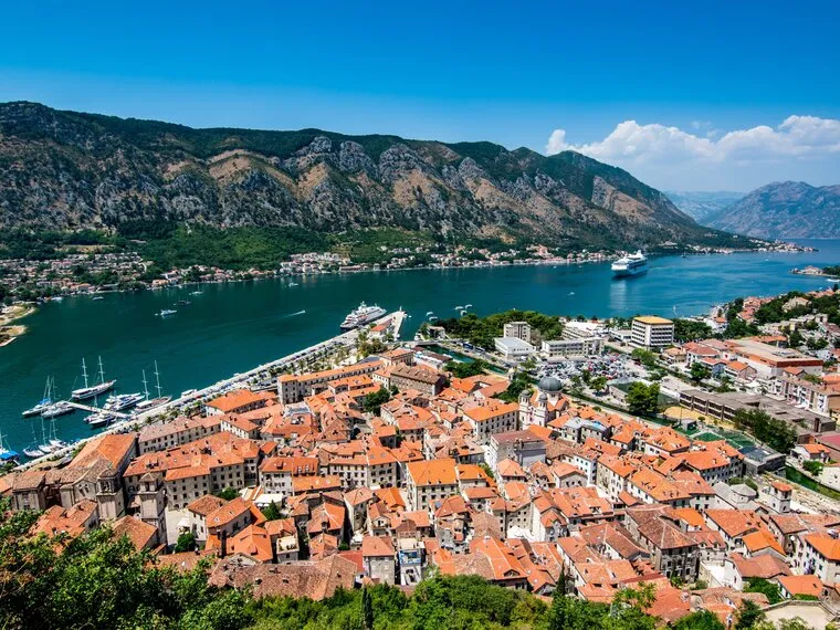 Zdjęcie Ile godzin trwa podróż autokarem do Czarnogóry z Polski?