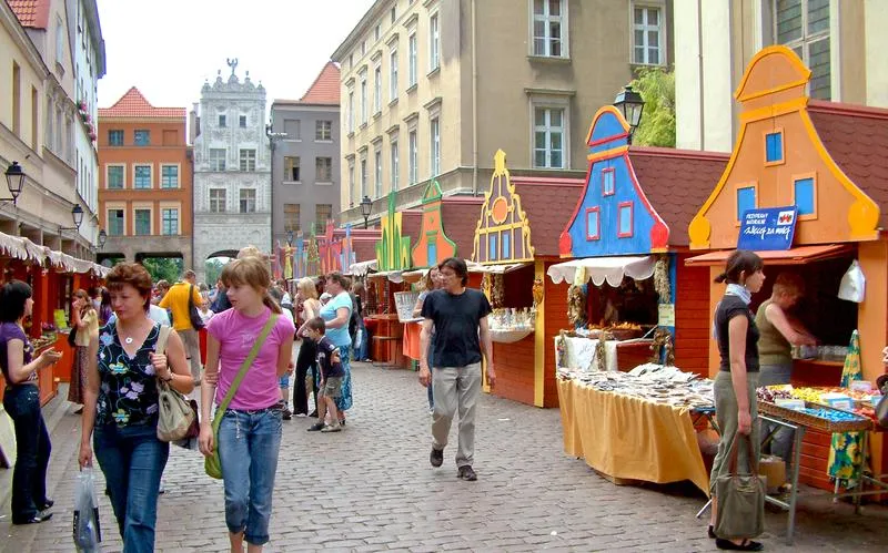 Zdjęcie Kto śpiewał kolorowe jarmarki: historia kultowej piosenki w Polsce