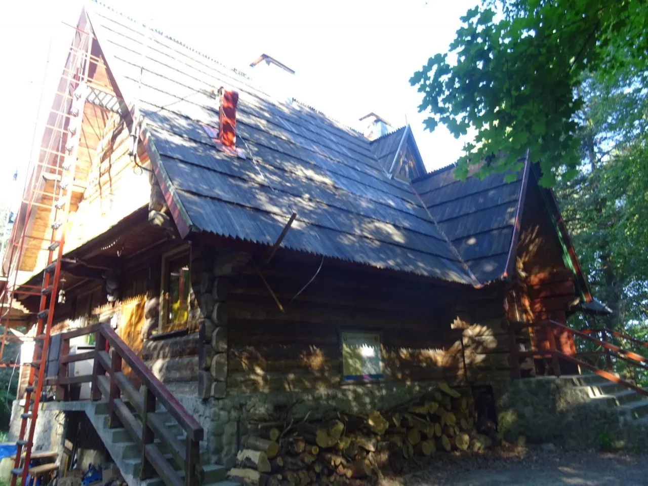 Zdjęcie Bacówka Bartne - odkryj urok schroniska w sercu Magurskiego Parku