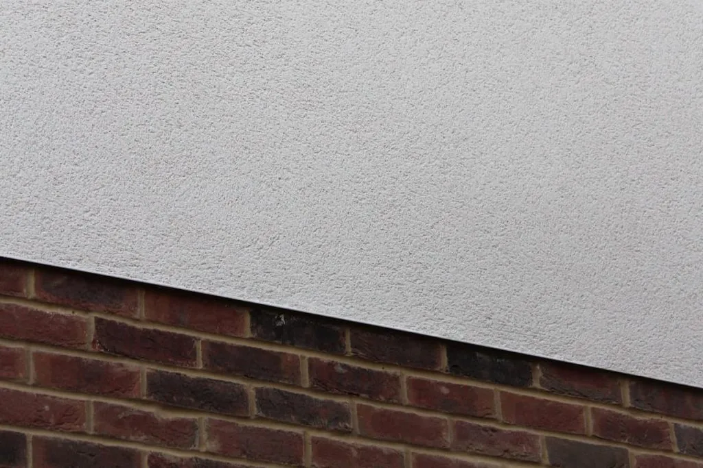 Zdjęcie Czym uzupełnić ubytki w tynku cementowo-wapiennym, aby uniknąć problemów?