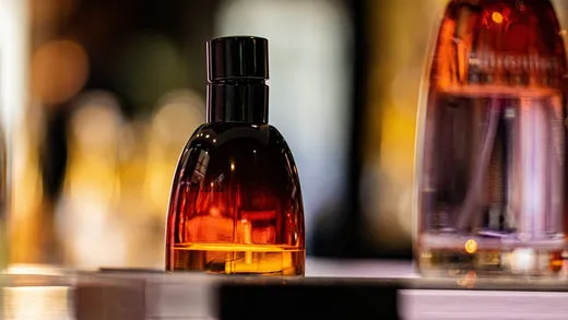 Zdjęcie Co znaczy EDP przy perfumach? Zrozumienie Eau de Parfum i jego cech