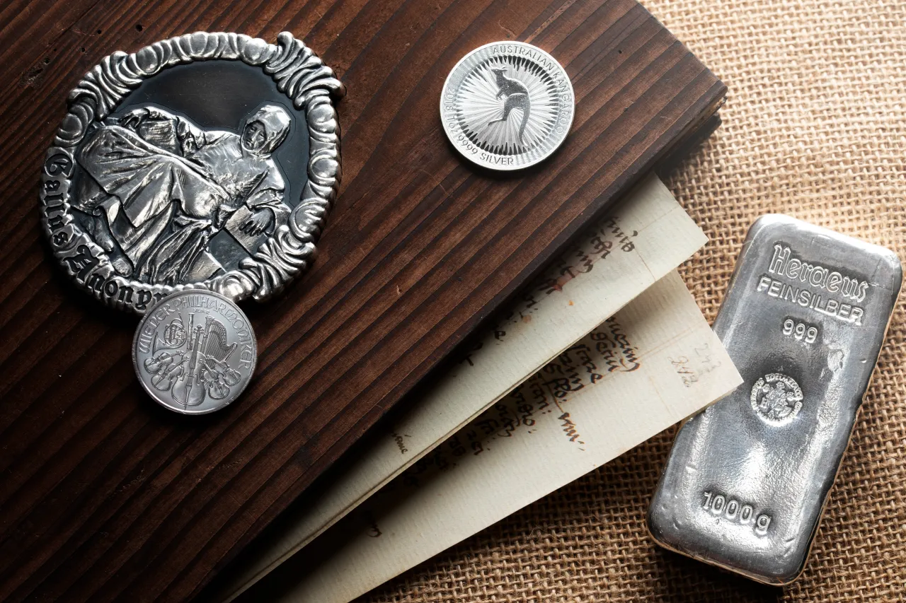Zdjęcie Czy inwestowanie w srebro ma sens? Odkryj zalety i ryzyka tej decyzji