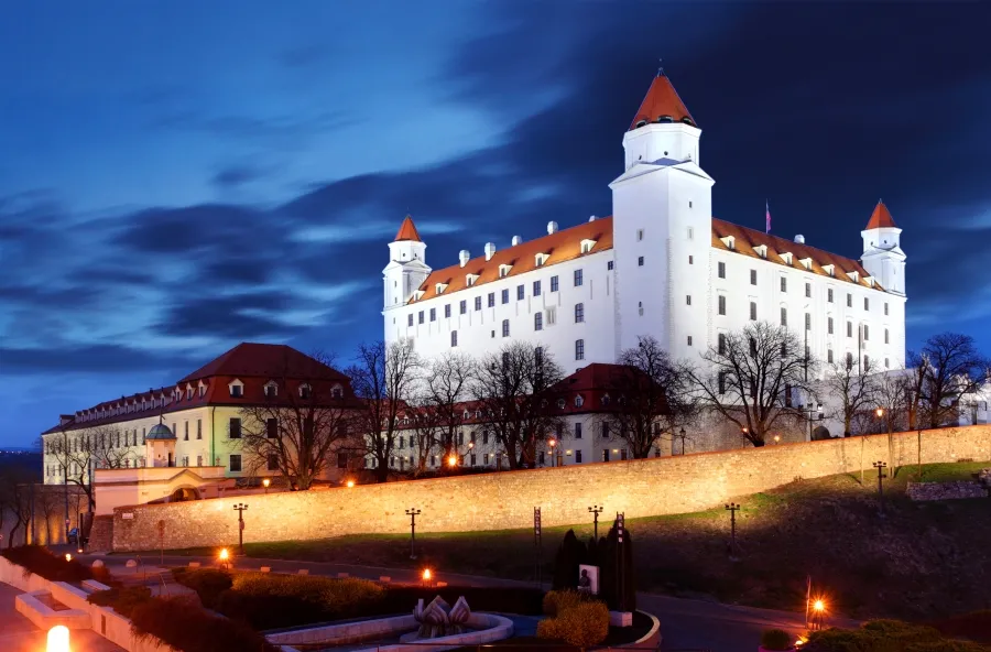 Zdjęcie Zamek w Bratysławie: odkryj fascynującą historię i atrakcje turystyczne