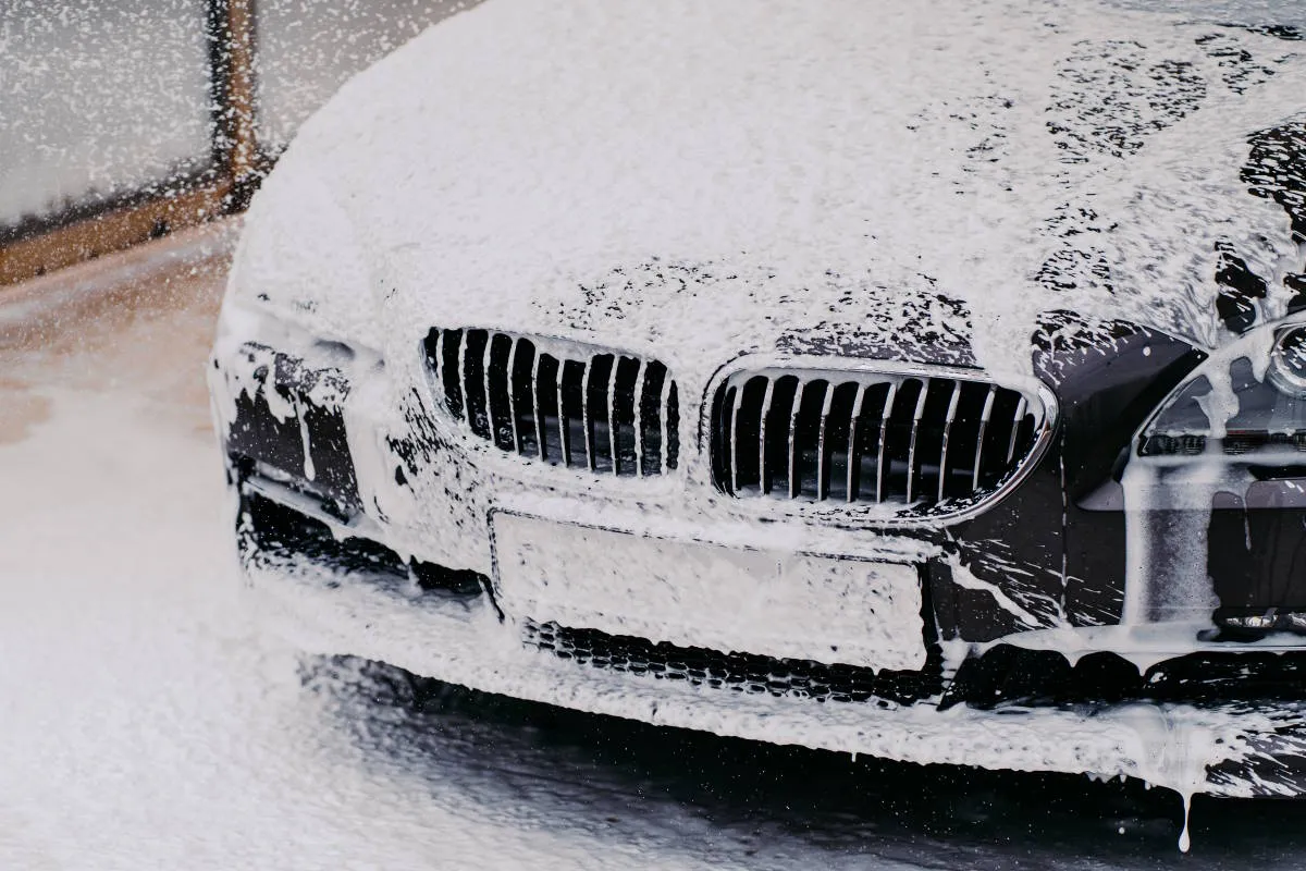 Zdjęcie Czym myć auto po woskowaniu, aby nie uszkodzić powłoki?