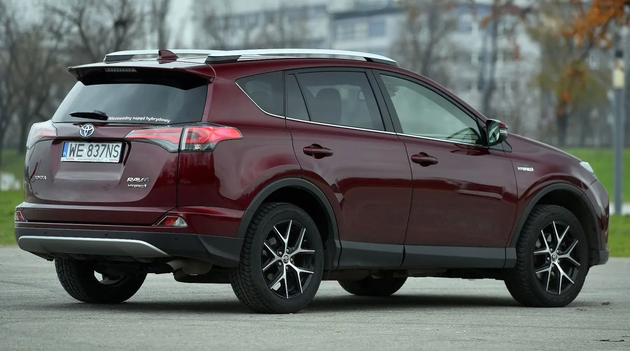 Zdjęcie Jaki silnik wybrać do toyoty rav4 iv, aby uniknąć rozczarowania?