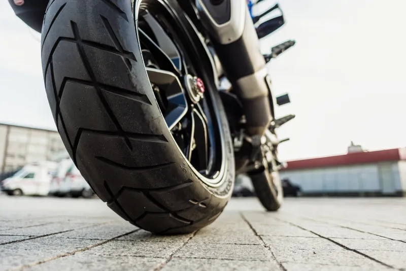 Zdjęcie Jakie ciśnienie w oponach enduro zapewni najlepszą wydajność?