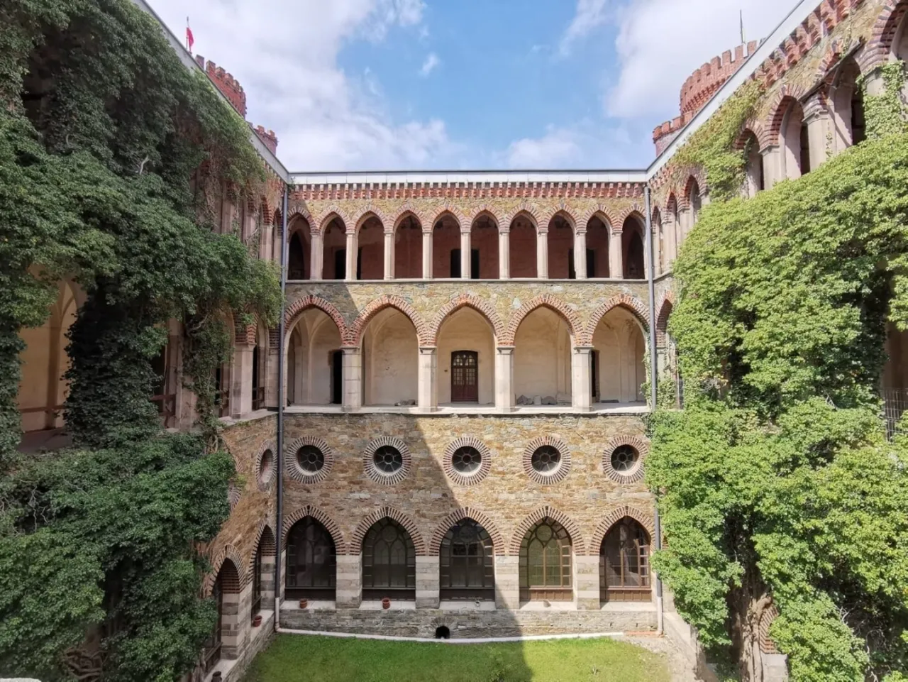 Zdjęcie Pałac Marianny Orańskiej w Kamieńcu: historia, architektura i zwiedzanie