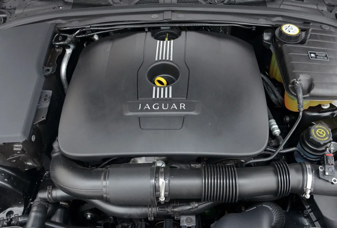 Zdjęcie Jaguar XF 2.2 diesel – co to za silnik i jakie ma osiągi?