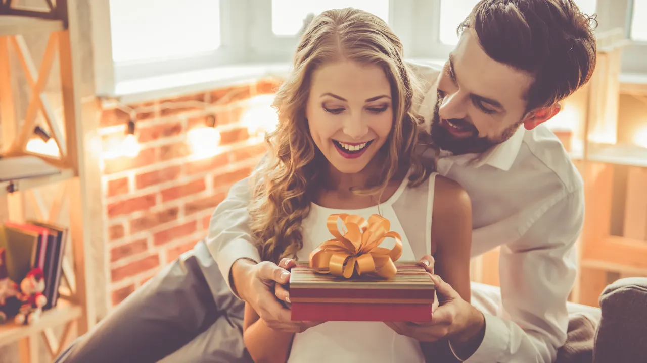 Zdjęcie  Romantyczny prezent dla dziewczyny na urodziny - sprawdzone pomysły