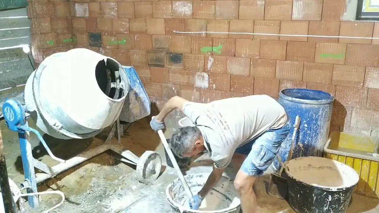 Zdjęcie Jak przygotować zaprawę tynkarską: krok po kroku z proporcjami i poradami