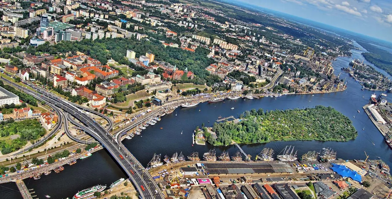 Zdjęcie Jaka rzeka płynie przez Szczecin? Odkryj znaczenie Odry i jej ramion