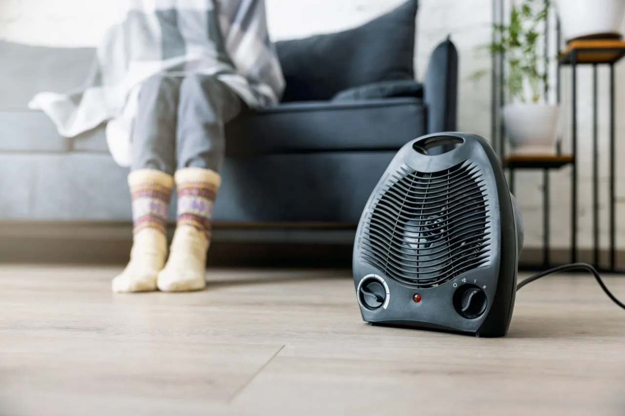 Zdjęcie Ile prądu zużywa grzejnik olejowy 1500W? Sprawdź koszty eksploatacji!