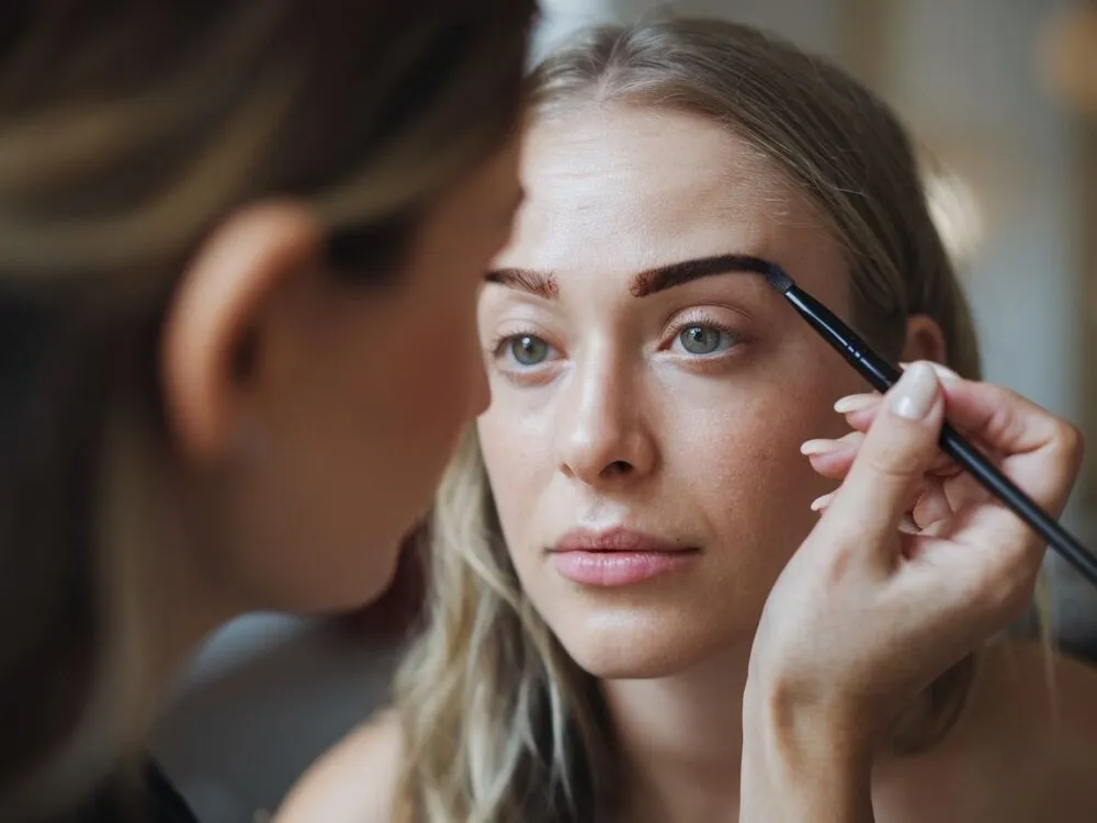 Zdjęcie Jak wosk do stylizacji brwi może zmienić Twój codzienny makijaż