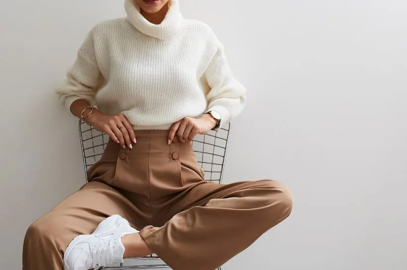 Zdjęcie Jak nosić biały sweterek? 12 inspirujących stylizacji na każdą okazję