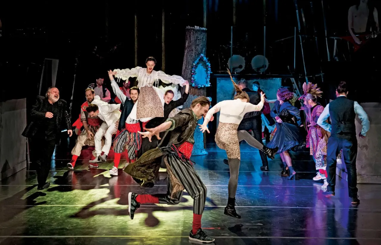 Zdjęcie Wesele w Starym Teatrze: Odkryj emocje i tajemnice spektaklu