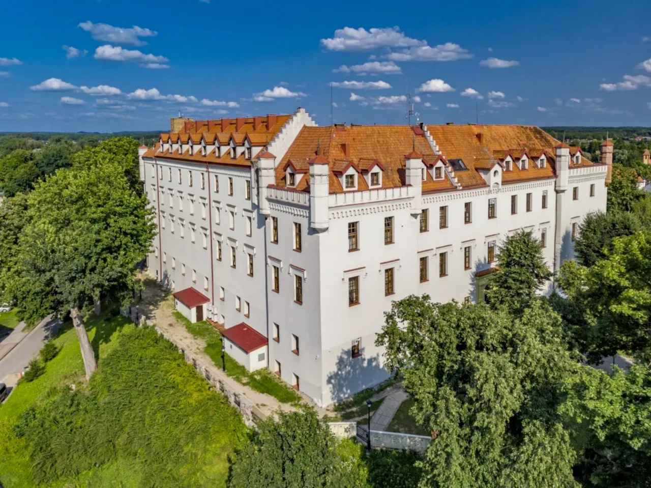 Zdjęcie Nocleg w zamku – wyjątkowe doświadczenia w historycznych miejscach