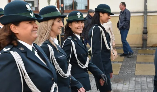Zdjęcie Umundurowanie Służby Celno-Skarbowej: najnowsze przepisy i zmiany