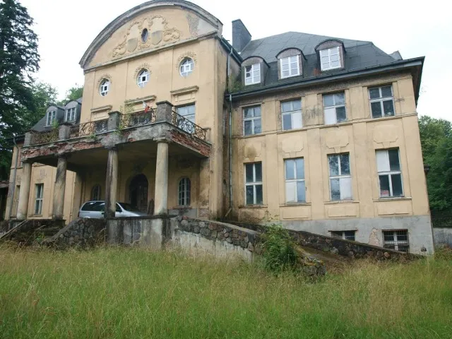 Zdjęcie Dworek Zakoniczyn: historia, architektura i plany rewitalizacji