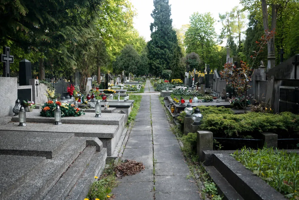 Zdjęcie Jak sprzedać miejsce na cmentarzu - prawne pułapki i alternatywy
