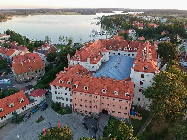 Zdjęcie Zamek Krzyżacki w Rynie: Historia, legendy i tajemnice, które zaskakują