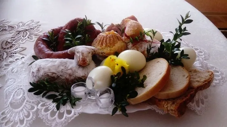 Zdjęcie Czemu jest święcenie pokarmów? Poznajmy tradycję łączącą pokolenia