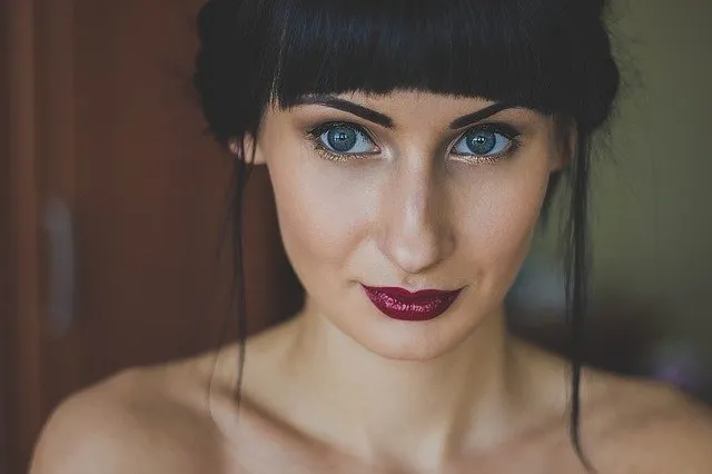 Zdjęcie Jak zrobić, żeby szminka się nie ważyła i długo utrzymywała na ustach