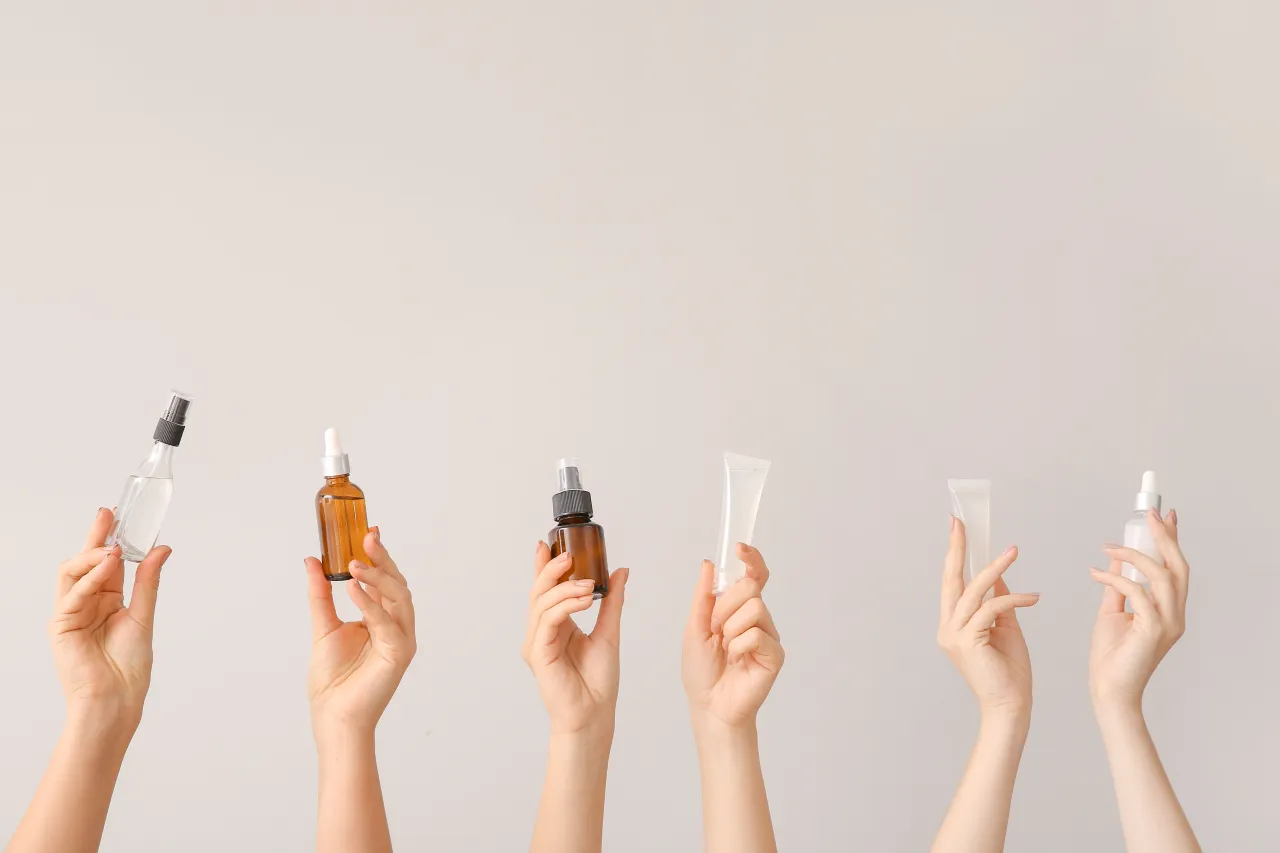 Zdjęcie Kiedy używać serum do twarzy, aby maksymalnie poprawić efekty pielęgnacji