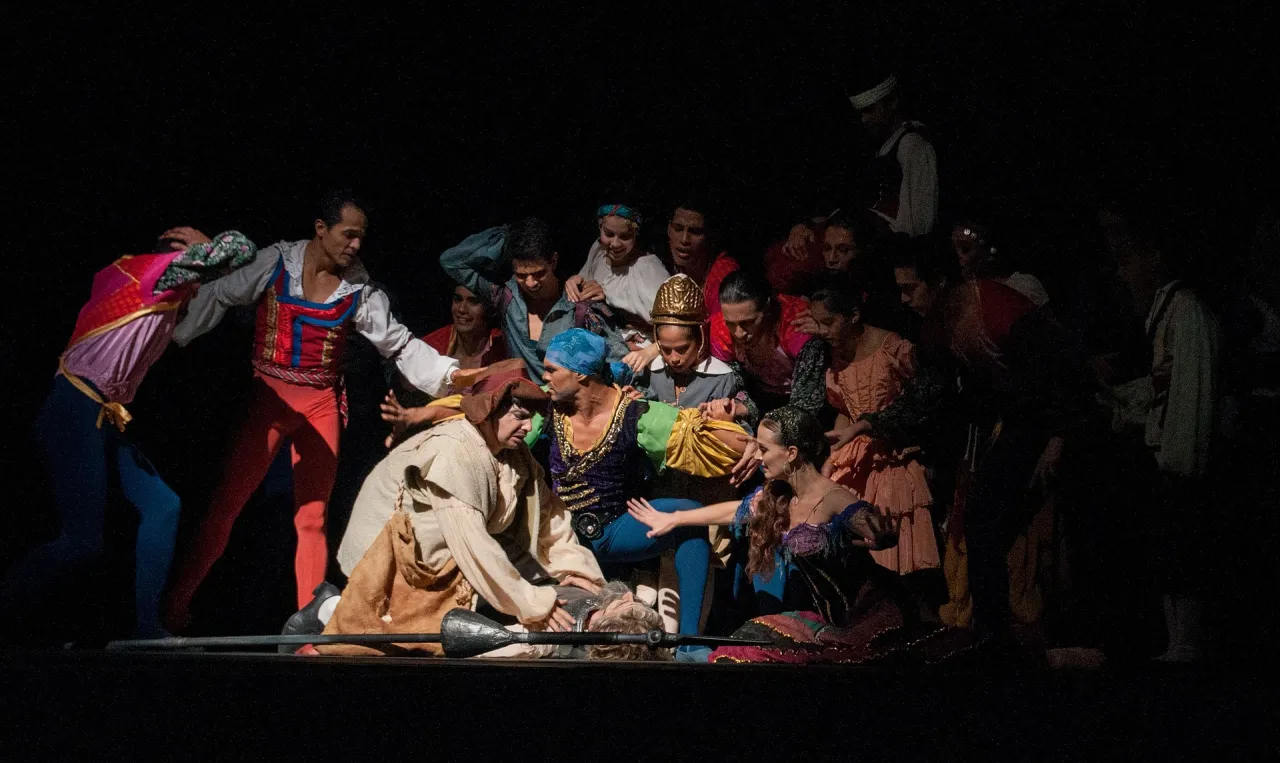 Zdjęcie Najlepsze spektakle, które musisz zobaczyć - wyjątkowe doświadczenia teatralne