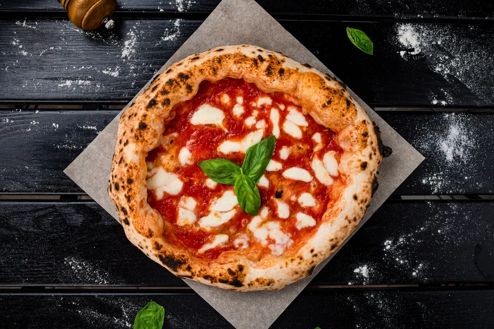 Zdjęcie Czy pizzę piec na papierze do pieczenia? Odkryj zalety i wady