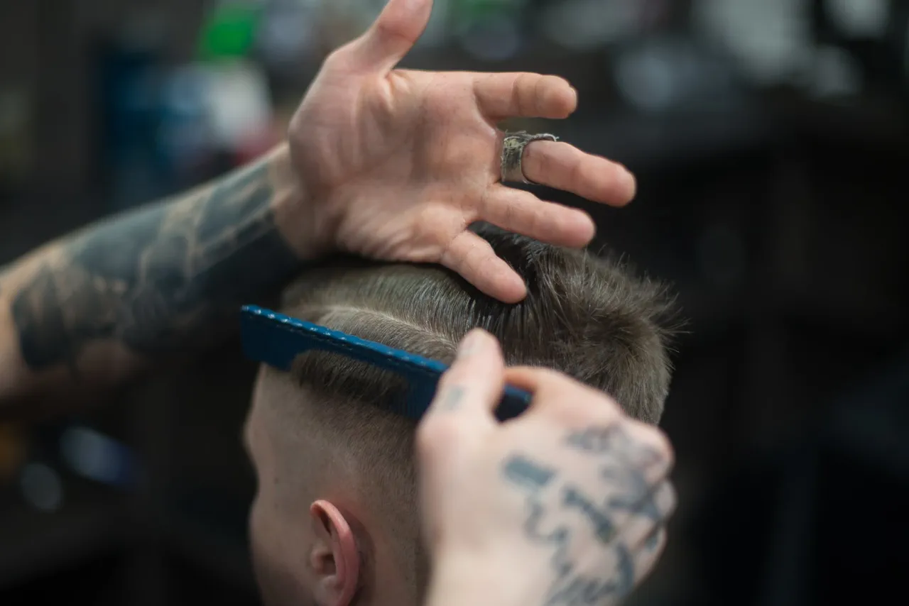 Zdjęcie Czy mężczyźni farbują włosy? Powody, trendy i metody, które warto znać
