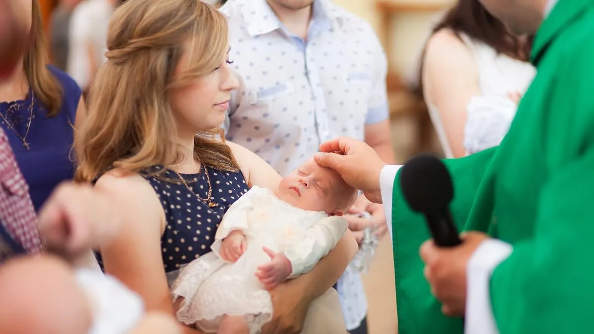 Zdjęcie Ile na chrzciny od dziadków? Sprawdź, co jest uważane za normę