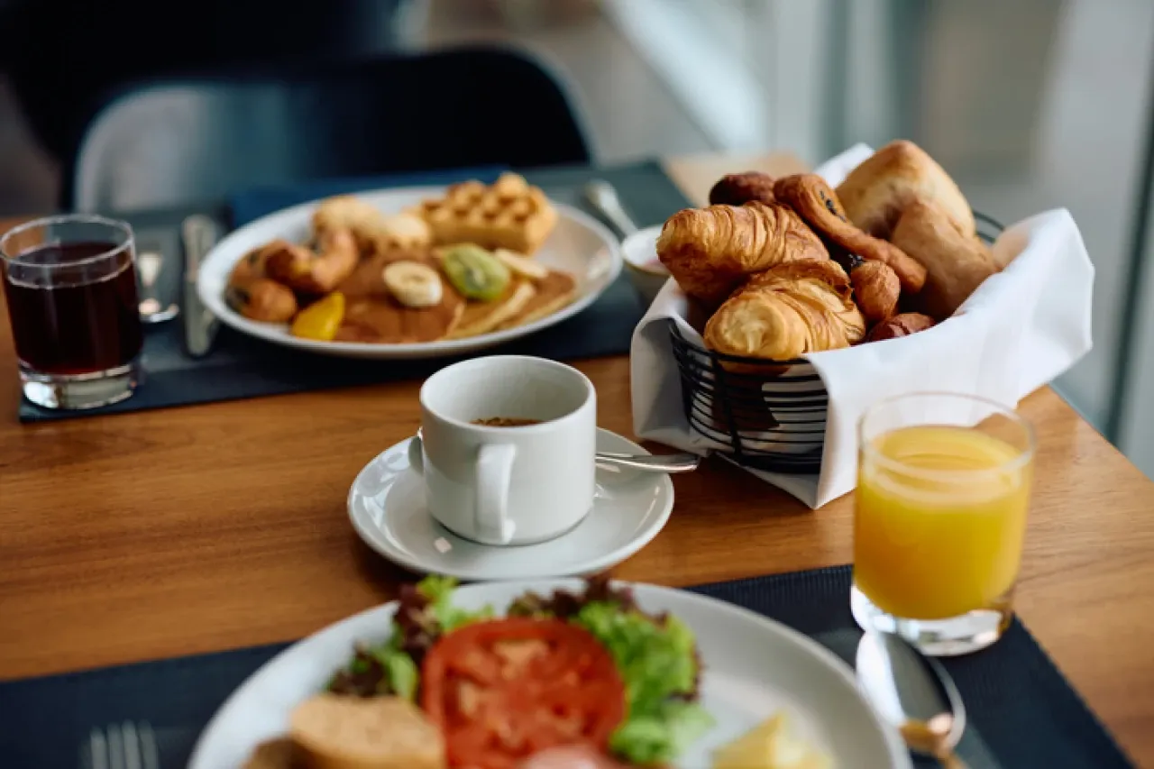 Zdjęcie Czym się różni hotel 4-gwiazdkowy od 5? Odkryj ważne różnice