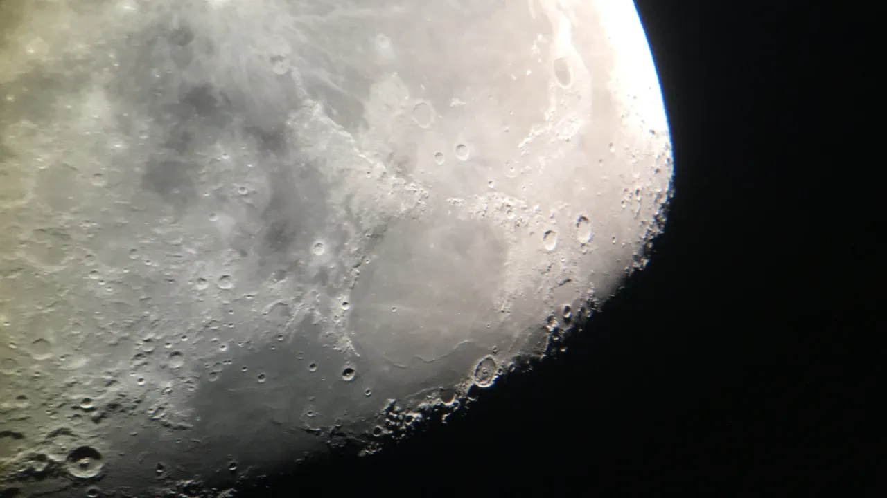 Zdjęcie Jak zrobić zdjęcie Księżyca iPhonem? Odkryj sekrety!