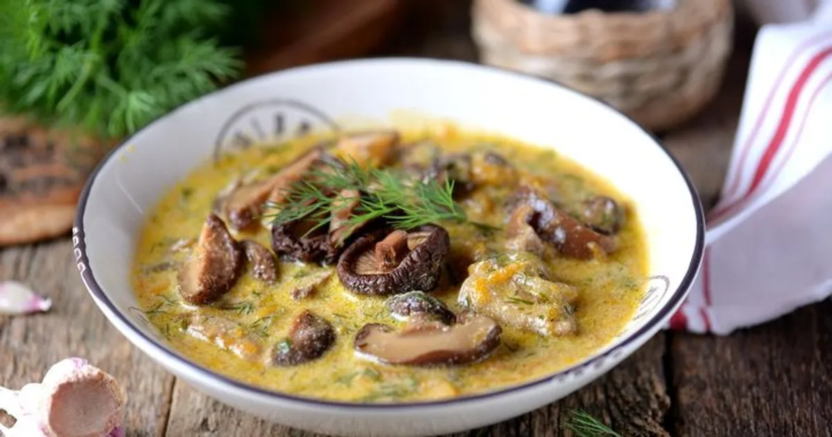 Zdjęcie Ugotuj idealną zupę grzybową: przepisy, triki, by nie zwarzyła!