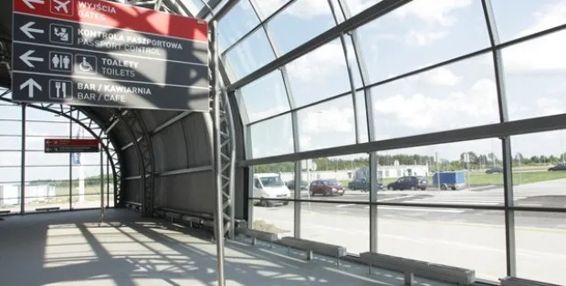 Zdjęcie Jak wygląda odprawa na lotnisku Modlin? Czas i ważne wskazówki