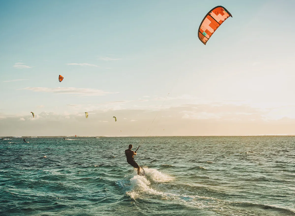 Zdjęcie Gdzie kitesurfing w Polsce? Najlepsze miejsca i porady dla Ciebie