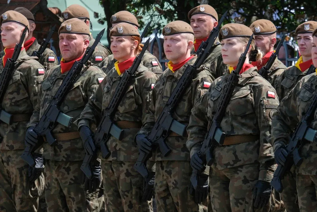 Zdjęcie Jak dostać się do wojska po studiach - poznaj kluczowe ścieżki i wymagania