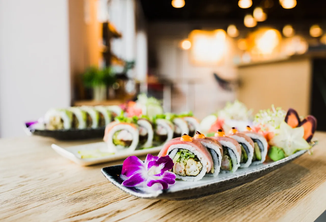 Zdjęcie Czy w sushi jest surowa ryba? Odkryj prawdę o składnikach sushi
